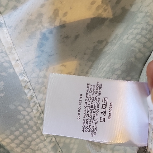 NWT Express Satin Button Up Short Sleeve Top XL - Picture 4 of 4